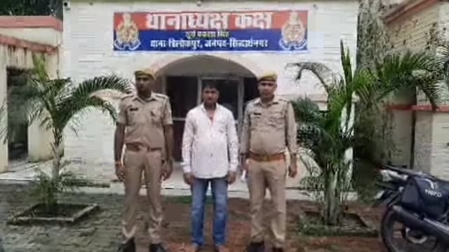 अपहरण व रेप के आरोपी अभियुक्त को त्रिलोकपुर पुलिस ने भनवापुर तिराहे से किया गिरफ्तार