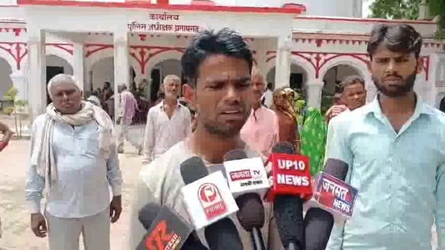 शौंच गयी युवती से गाँव के दबंगों पर छेड़खानी का आरोप, परिजन उलाहना देने गये तब आरोपित पक्ष ने मारपीट किया
थाना लीलापुर मे सुनवाई नही होने पर एसपी से की शिकायत