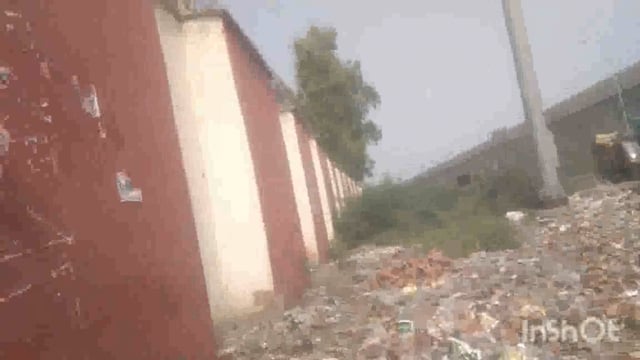 मथुरा रिफायनरी 9 नंबर गेट गंदगी का अंबार