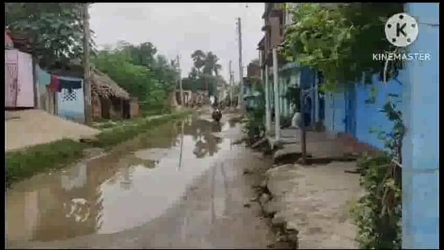 सड़क पर गड्ढों का साम्राज्य, खेसर-शंभूगंज मार्ग की हालत खस्ताहाल