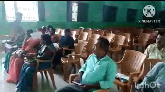 सूरजगढ़ा-  प्रखंड कार्यालय स्थित अंबेडकर सभा भवन में प्रखंड कल्याण पदाधिकारी के साथ विकास मित्रों की हुई बैठक।