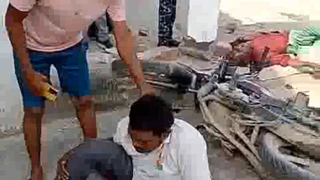 भीषण सड़क हादसा, अनियंत्रित मोटर साइकिल बाउंड्री से भीषण टकराई, एक की मौत, दूसरा गम्भीर घायल,जिला अस्पताल रेफर
परिवार में मचा कोहराम