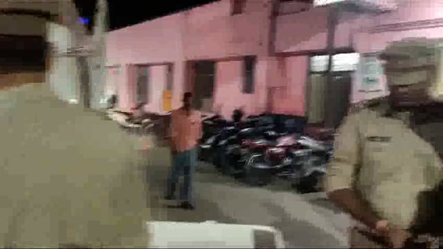 ब्रेकिंग रायबरेली -                              बाइक सवार बदमाशों ने बुजुर्ग पर की फायरिंग। फायरिंग से बुजुर्ग गंभीर रू