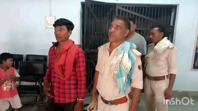 सूरजगढ़ा -शराब मामले में फरार चल रहे एक अभियुक्त को बीती रात सुंदरपुर बिंद टोली से गिरफ्तार कर भेजा गया लखीसराय जेल।