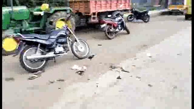 जळकोट रोडवर दोन दुचाकीची समोरासमोर धडक,दोघे दुचाकीस्वार जखमी