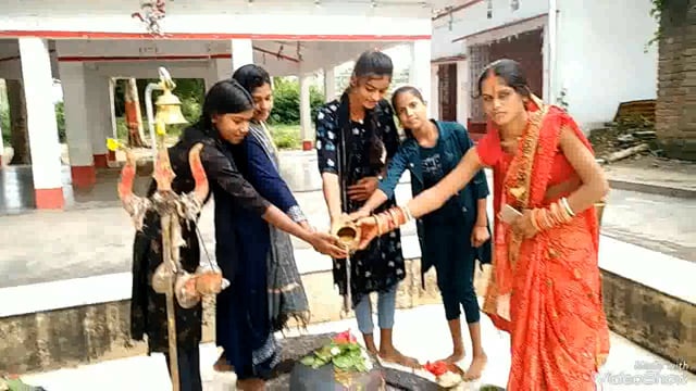 सावन मास की अंतिम सोमवारी पर श्रद्धालुओं ने की भोलेनाथ की पूजा अर्चना