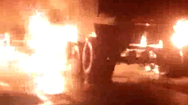 आलापुर थाना क्षेत्र अंतर्गत अछती बाजार में देर रात दो ट्रकों की आपस में भिड़ंत ट्रक जलकर खाक एक घर भी आया आग की जद में।