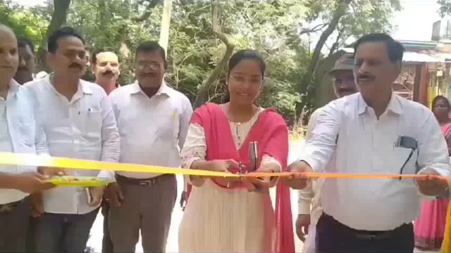 खंड विकास अधिकारी नीलिमा गुप्ता ने महराजगंज विकासखंड परिसर पर कृषि निवेश मेले का फीता काटकर किया शुभारंभ