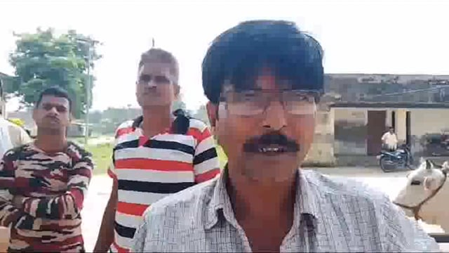 पशु चिकित्सालय पर तैनात डॉक्टर व कर्मचारियों के खिलाफ पशुपालकों का फूटा गुस्सा, जमकर प्रदर्शन