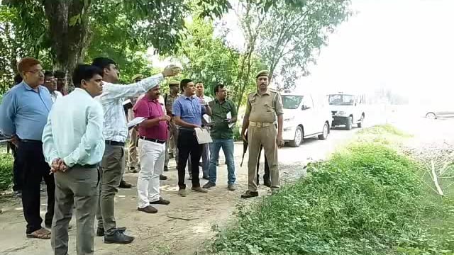 डीएम के स्थलीय निरीक्षण से मचा हड़कंप,जमीन क्रय मे लाखों की स्टाम्प चोरी डीएम ने पकड़ी,तहसीलदार,रजिट्रार पर कार्यवाही के आदेश दिये
विद्यालय का निरीक्षण किया