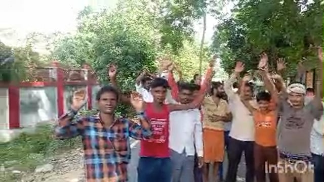 सड़क पर घूमने वाले बेसहारा जानवरों को पकड़ने के अभियान की निकली हवा डीएम का आदेश हुआ हवा हवाई ग्रामीणों में भारी आक्रोश