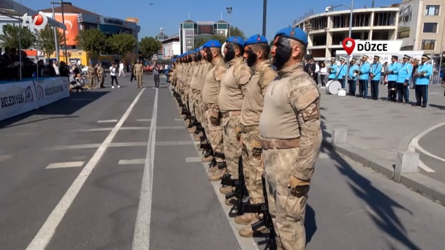 Komandoların Silahlarıyla Yaptığı Gösteri Coşkuyla İzlendi