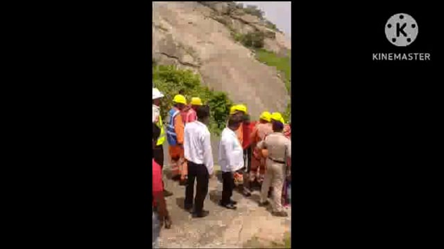 मंदार पर्वत पर दुर्घटना से बचाव हेतू एनडीआरएफ टीम द्वारा रेस्क्यू ऑपरेशन आयोजित