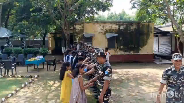 *सशस्त्र सीमा बल के जवानों को छात्राओं ने बांधी,  भाइयों ने दिया सुरक्षा का संकल्प*