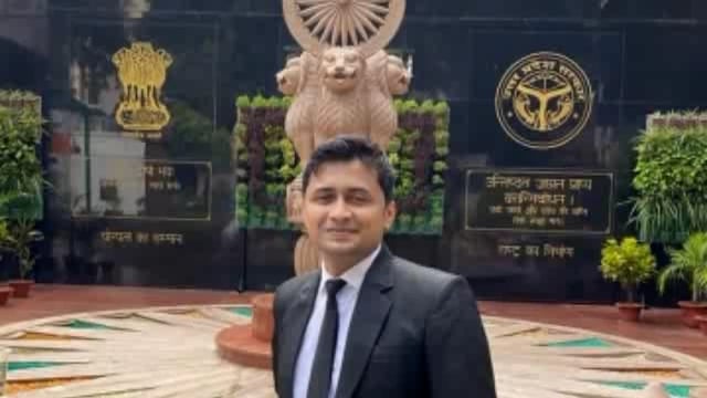 डुमरामा गांव के एक युवक ने उत्तर प्रदेश न्यायिक सेवा में 32 वां रैंक लाकर क्षेत्र का नाम  किया रोशन 