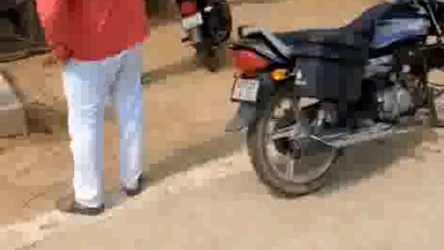 नही बना मध्यान्ह भोजन, ३८ बच्चे रहे
 भूखे
गैस सिलेंडर बनी बाधा, औपचारिक व्यवस्था भी नही किया
ब्लाक लालगंज के प्राथमिक विद्यालय रंगोली