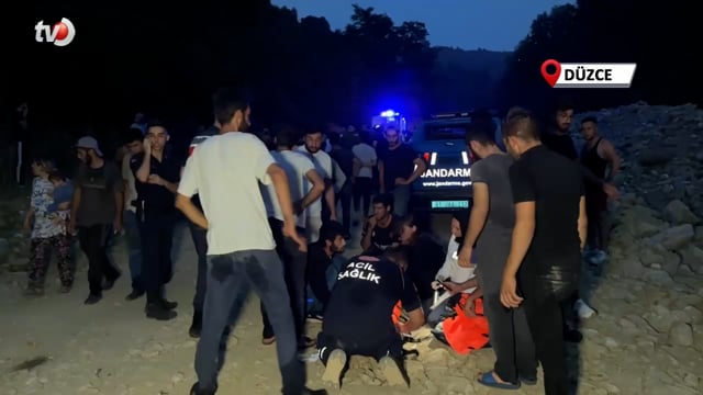 Fındık İşçilerini Taşıyan Traktör Şarampole Yuvarlandı 13 Yaralı
