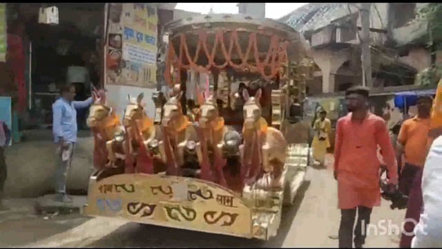 लखीसराय शहर के पुरानी बाजार रानी सती मंदिर से भागवत कथा के आयोजन के पूर्व निकाली गई भव्य कलश शोभा यात्रा