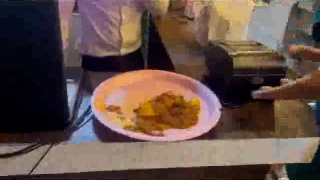 अंबेडकर नगर स्थित रामनगर बाजार में शुद्धता के नाम पर पहचाना जाता था रस्वती रेस्टोरेंट पनीर की सब्जी में मिला लेग पीस।