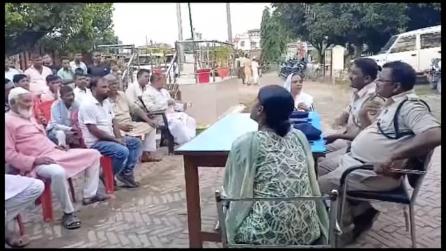 चेहल्लुम पर्व को लेकर सुगौली थाना परिसर में हुई शांति समिति की बैठक।