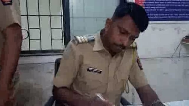 तासगाव तालुक्यातील सावळज येथील वडर गल्ली येथे मटका अड्ड्यावर टाकला छापा एकावर गुन्हा दाखल