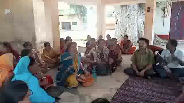 अमरपुर प्रखंड मुख्यालय स्थित शिव मंदिर में संगठन की मजबूती को लेकर आंगनबाड़ी कर्मचारी संघ ने की बैठक