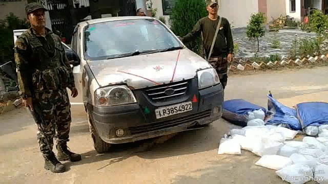 पुलिस ने एक सेंट्रो कर से 351 लीटर महुआ शराब को किया जप्त प्राथमिक की दर्ज