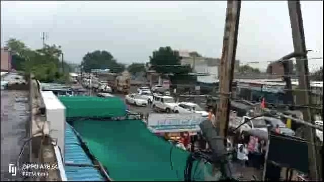 सकल मराठा समाजाने वाढवना पाटी येथे रास्ता रोको आंदोलन करून जालना जिल्ह्यातील घटनेचा केला निषेध