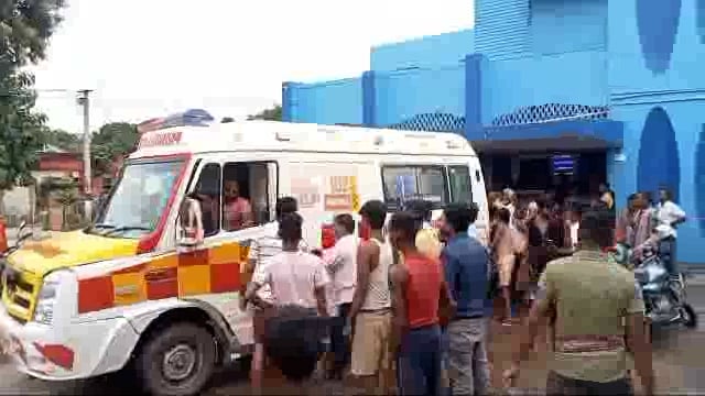 धन्नीचक गांव में वज्रपात की चपेट में आने से 12 वर्षीय बालक सहित तीन लोग हुए जख्मी दो की स्थिति गंभीर भागलपुर रेफर 