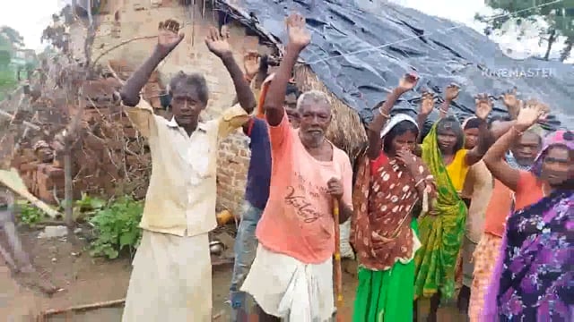 पीएम आवास योजना गरीबों के लिए छलावा मात्र, बरसात में भींग कर अपने बीवी बच्चों के साथ जीने को विवश बलिया नयासी के लोग