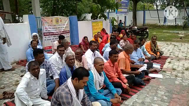 प्रखंड मुख्यालय परिसर में पंच सरपंच के सदस्यों ने 11 सूत्री मांगों को लेकर दिया एकदिवसीय धरना