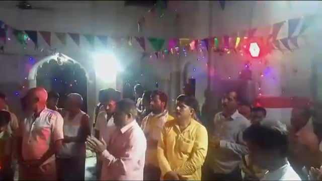 नगवा के श्रीराम जानकी मंदिर पर जन्माष्टमी कार्यक्रम में शामिल हुए प्रधान स्वामीनाथ सिंह ने की आरती,कराया प्रसाद का वितरण