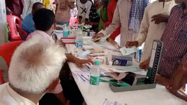 मिर्ज़ापुर, नेत्र निशुल्क की जांच का कैंपलगाया गया जय हिंद मानवाधिकार एसोसिएशन की तरफ से 