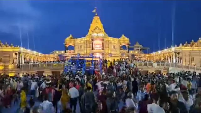 जगत गुरु कृपालु जी महाराज भक्ति धाम मनगढ़ मे श्रीकृष्णा जन्माष्टमी पर देशी- विदेशी भक्तों का लगा तांता, भक्ति धाम दुल्हन की तरह सजाया गया