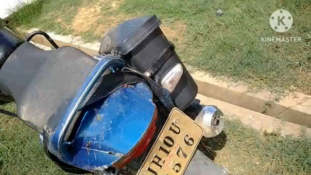 पुलिस ने 127 लीटर महुआ शराब के साथ एक बाइक को किया जप्त