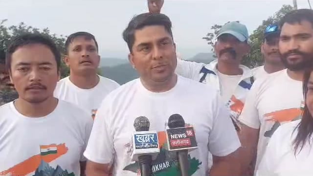  छत्तीसगढ़ की सबसे ऊंची चोटी  गौरलाटा में नीमास की टीम ने तिरंगा फहराया। #ABVP 