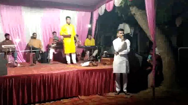 सुलतानपुर:श्री कृष्ण जन्माष्टमी महोत्सव में लोगो को संबोधित करते हुए थानाध्यक्ष मो. अकरम खान।