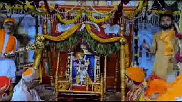  लाडले के जन्म की खबर पाकर गोकुल वासियों ने किया नंदबाबा के घर का रुख: जमकर झूमे और दी बधाइयां