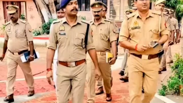 पुलिस अधीक्षक गोण्डा ने थाना समाधान दिवस के अवसर पर थाना वजीरगंज में की जनसुनवाई, प्राप्त शिकायतों के निस्तारण के लिए 