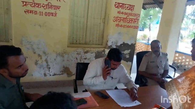 आदर्श थाना सूरजगढा में जमीनी विवाद से संबंधित जनता दरबार में दो मामले में से एक मामले का निष्पादन कर दिया गया।