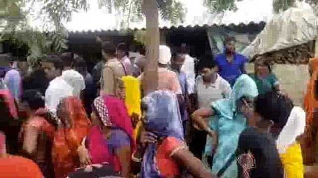 हत्या प्रकरण में परिजनों ने पाँच सूत्रीय माँग पत्र प्रसाशन को सौंपा, शव का किया अन्तिम संस्कार