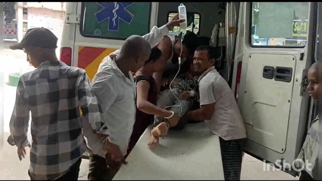 लखीसराय जिले के सूर्यगढ़ा बाजार के समीप बाइक में दुपट्टा फंसने से महिला गिरकर हुई बुरी तरह से जख्मी