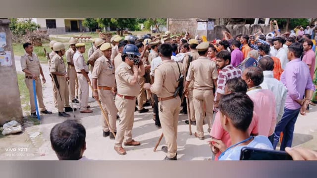 तीन दिन से शव का नही हुआ अन्तिम संस्कार,पाँच सूत्रीय माँग पत्र पर प्रशासन का आश्वाशन,परिजनों की जिद
शव का अन्तिम संस्कार प्रशासन समेत समाज की नैतिक जिम्मेदारी