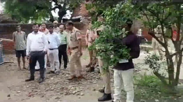 दो गैंगेस्टर हिस्ट्रीशीटर अभियुक्त की १ करोड़ २३ लाख २१ हजार ४ सौ तीस रुपये कीमत की संपत्ति कुर्क
एसएचओ कुण्डा व एसडीएम ऊंचाहार ने कुर्क की
एएसपी रोहित मिश्रा बाईट