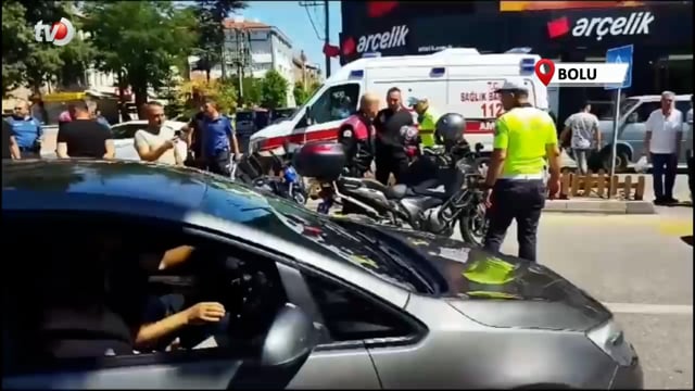 Motosikletli Yunus Timi Aniden Fren Yapan Otomobile Çarptı 2 Yaralı