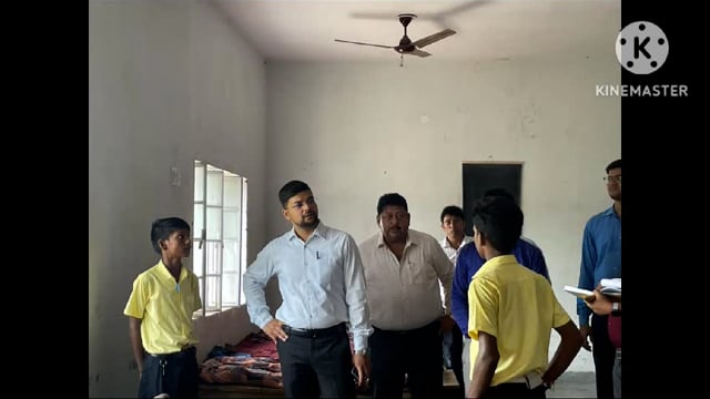 नेताजी सुभाष चन्द्र बोस आवासीय विद्यालय पहुंचे जिलाधिकारी; छात्रों से हुए रूबरू