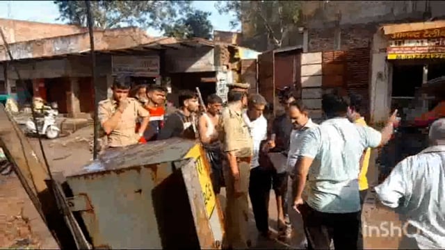 विद्युत करंट के चलते दो गधों की मौत मलिक ने काटा हंगामा किया रोड जाम मौके पर पहुंचे प्रशासनिक अधिकारी