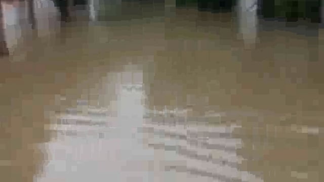 पूर्व कैबिनेट मंत्री के मढ़ई मे भारी बारिश के कारण घुसा पानी
वरिष्ठ भाजपा नेता के बंगले में घुसा पानी