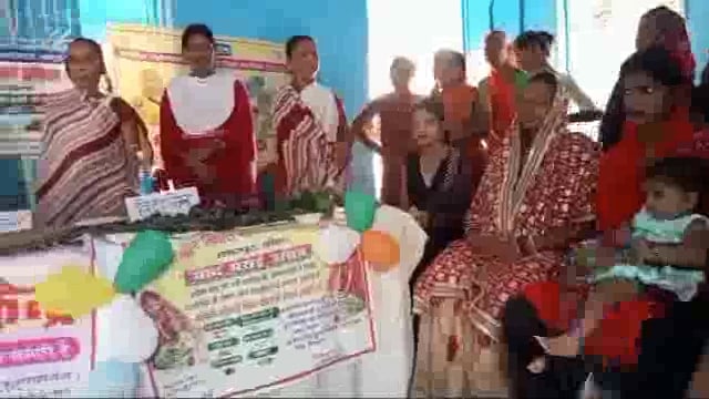 अमरपुर प्रखंड के विभिन्न आंगनबाड़ी केन्द्रोमें पोषण परामर्श केंद्र के तहत लगाई गई प्रदर्शनी ग्रामीणों को किया गया जागरूक