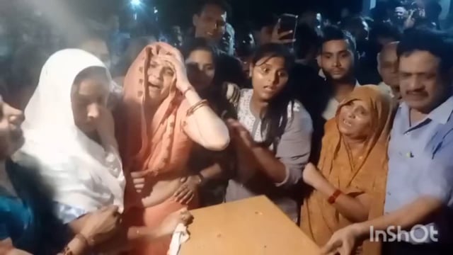 माट में एयरफोर्स के जवान का शव तिरंगा में लिपटा हुआ पहुंचा साथ में पहुंचे जवानो ने दिवगंत साथी को अन्तिम सलामी दी